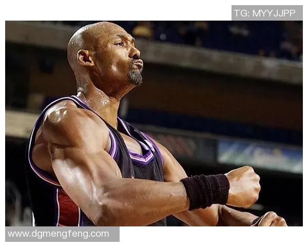 腹肌足球球星：力量与技巧并存的运动魅力展现